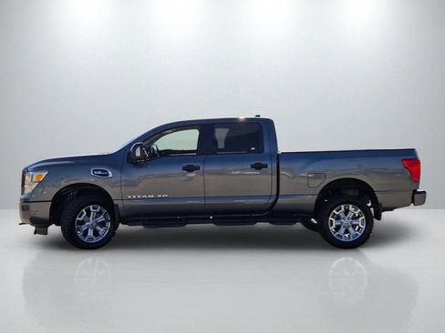 Used 2022 Nissan Titan SV image 7