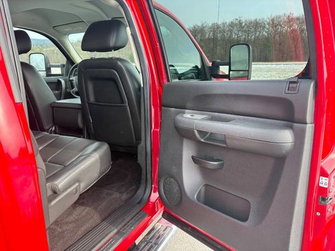 Used 2011 Chevrolet Silverado 2500 LT w/ Interior Plus Package image 16