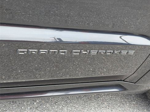 Used 2016 Jeep Grand Cherokee SRT AWD/4WD image 9