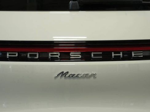 Certified 2026 Porsche Macan AWD/4WD image 38