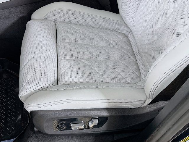 Used 2026 BMW X5 xDrive50e w/ M Sport Package AWD/4WD image 19
