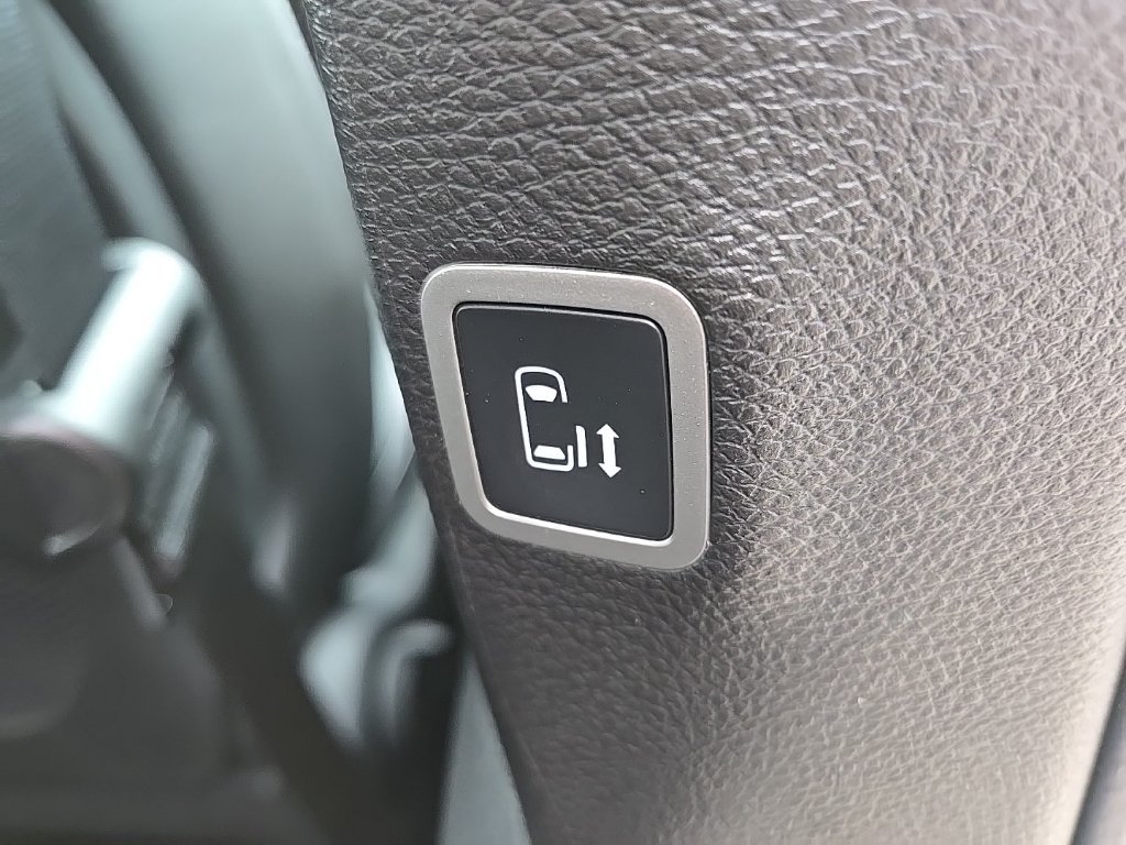 New 2026 Chrysler Pacifica Select w/ S Appearance Package FWD image 90