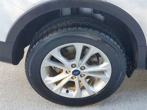 Used 2019 Ford Escape SEL image 7