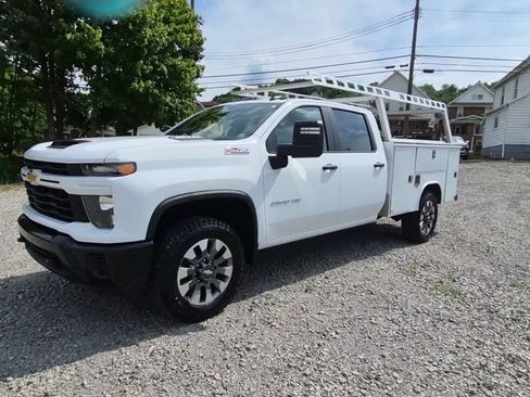 Used 2024 Chevrolet Silverado 2500 Custom w/ Custom Convenience Package AWD/4WD image 5