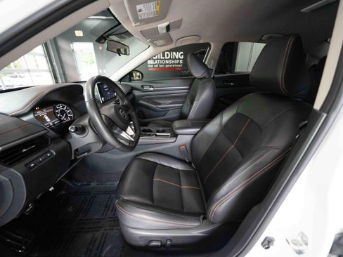 Used 2022 Nissan Altima 2.5 SR FWD image 9