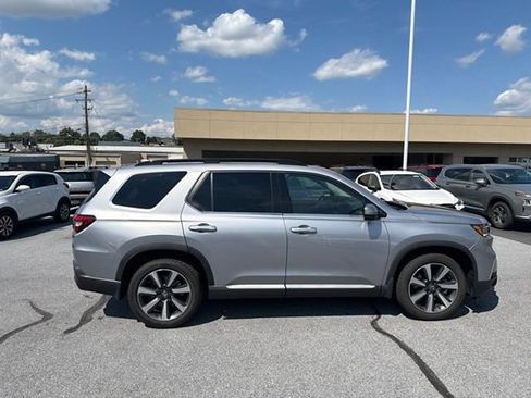 Used 2023 Honda Pilot Elite image 12