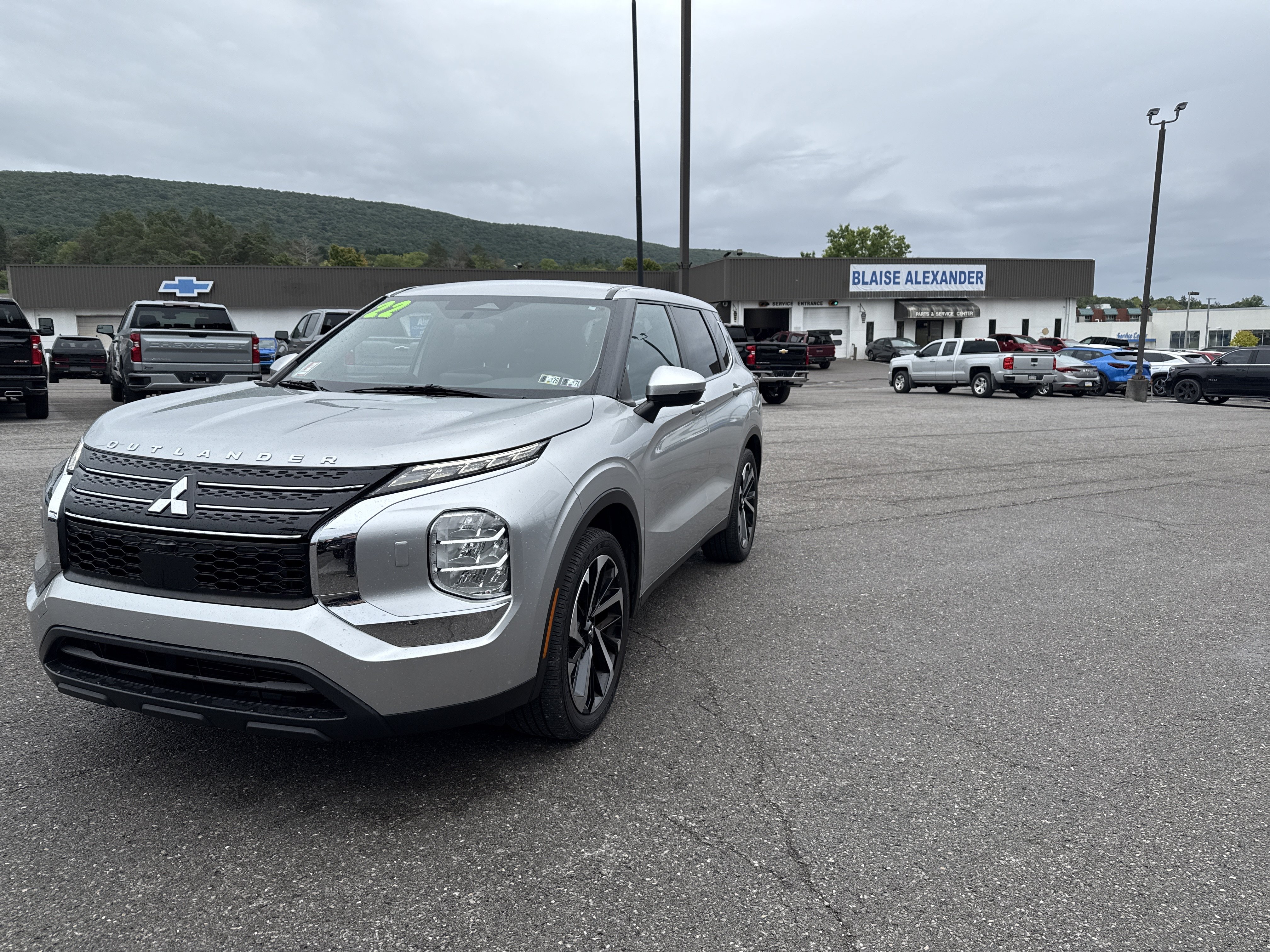 Used 2022 Mitsubishi Outlander ES AWD/4WD image 7