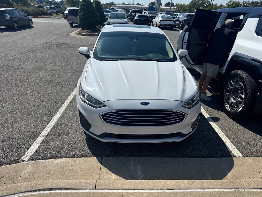 Used 2019 Ford Fusion SE FWD image 2