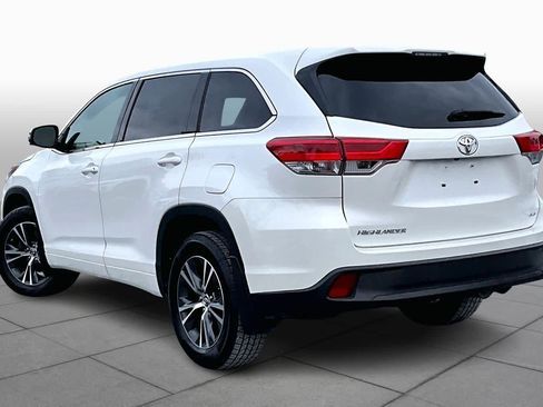 Used 2018 Toyota Highlander LE w/ Carpet Mat Package (TMS) image 21