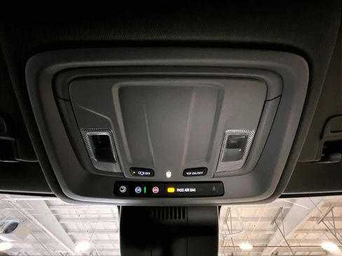 Used 2024 Chevrolet Silverado 1500 LT image 22