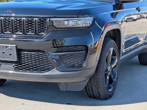 Certified 2023 Jeep Grand Cherokee Altitude AWD/4WD image 10