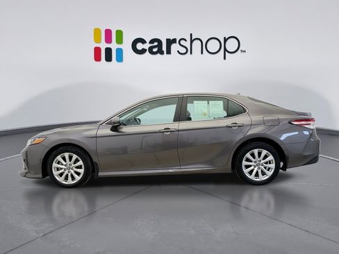 Used 2020 Toyota Camry LE image 2