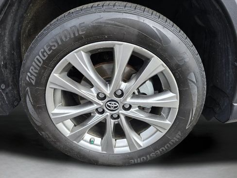 Used 2018 Toyota RAV4 Limited w/ Advanced Technology Package AWD/4WD image 31