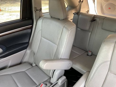 Used 2014 Toyota Highlander Limited w/ Driver Technology Package AWD/4WD image 11