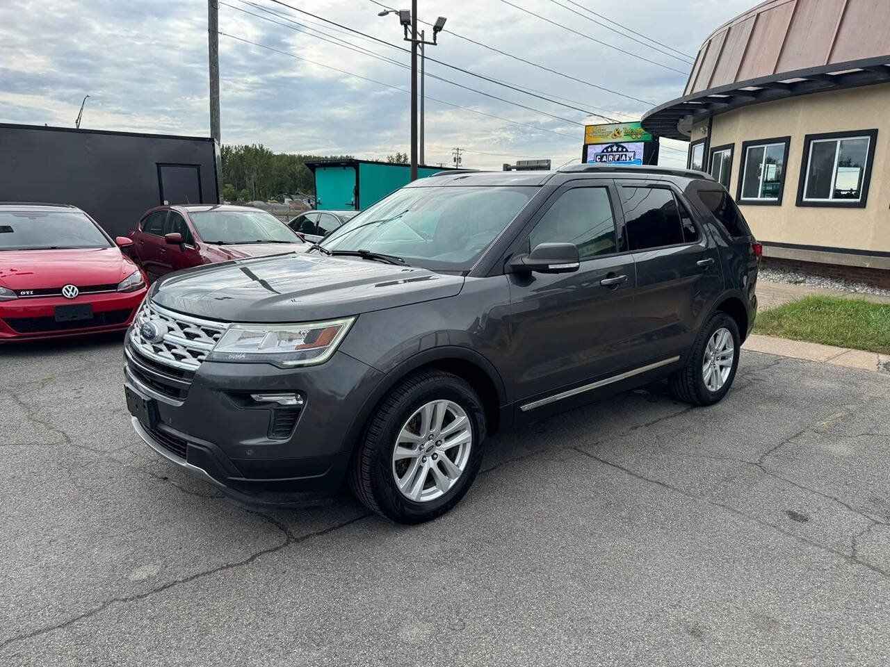 Used 2019 Ford Explorer XLT w/ Equipment Group 202A AWD/4WD image 2
