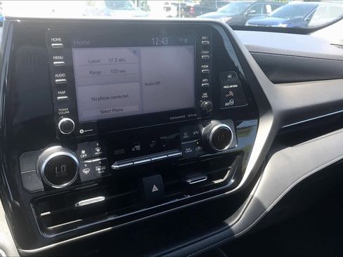 Used 2020 Toyota Highlander LE FWD image 31