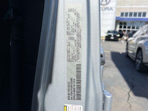 Used 2023 Jeep Gladiator Overland image 32