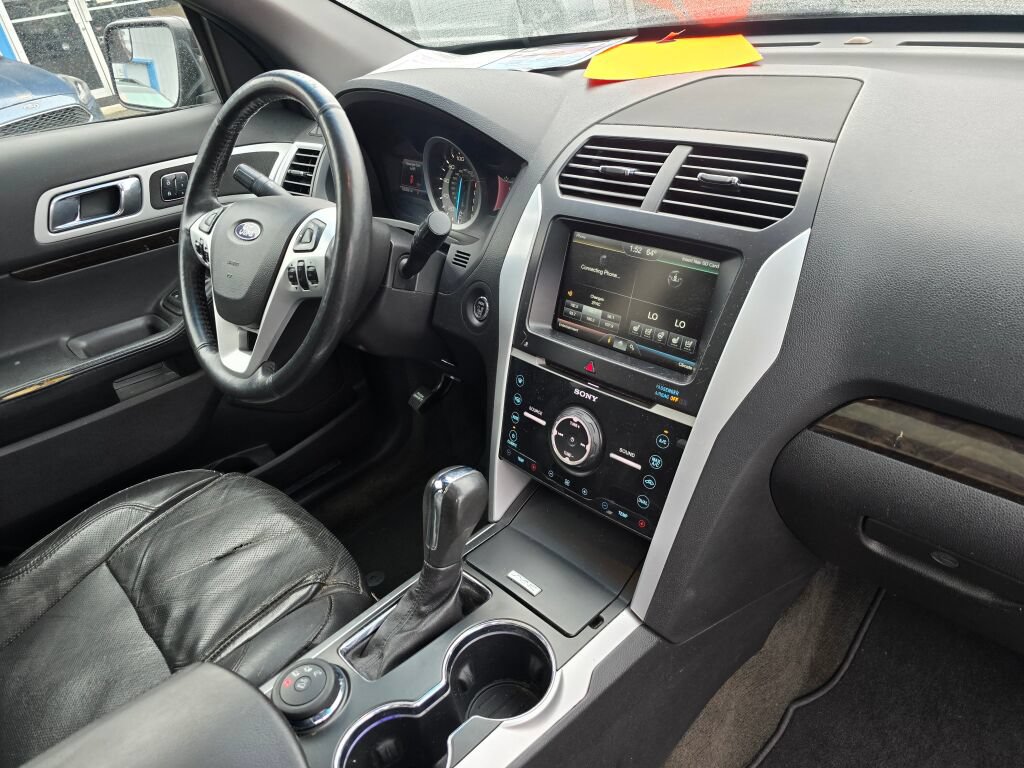 Used 2015 Ford Explorer Limited w/ Equipment Group 301A AWD/4WD image 10