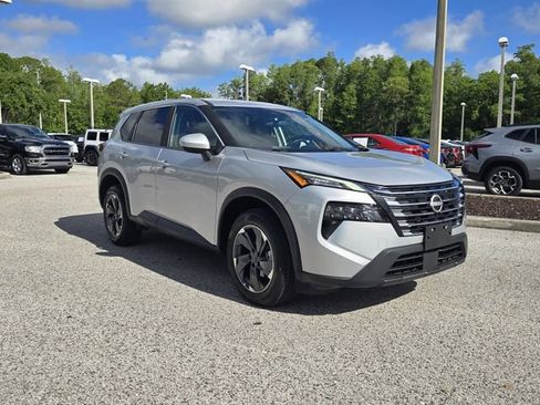 Certified 2025 Nissan Rogue SV FWD image 2