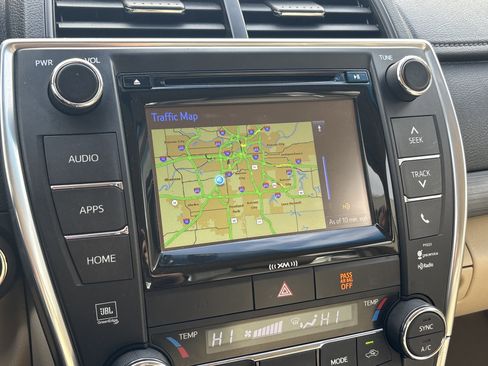 Used 2017 Toyota Camry XLE image 24