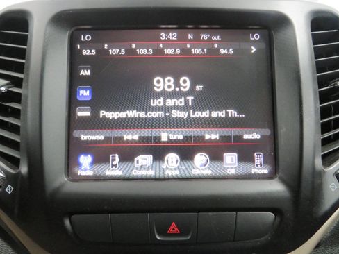 Used 2015 Jeep Cherokee Latitude w/ Comfort/Convenience Group image 17