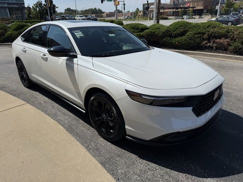 New 2025 Honda Accord SE image 3