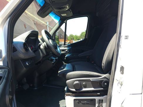 Used 2024 Mercedes-Benz Sprinter 2500 w/ Acoustic Package image 7