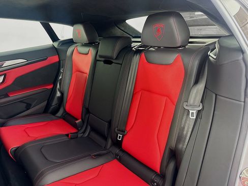 Used 2022 Lamborghini Urus AWD/4WD image 26
