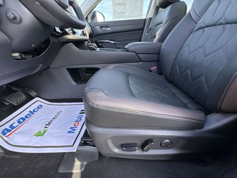 New 2026 Nissan Pathfinder Platinum image 12