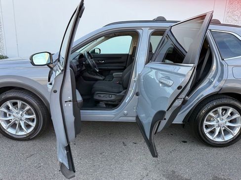 Used 2025 Honda CR-V EX image 17