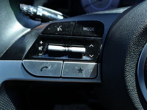 Used 2024 Hyundai Elantra Limited image 13