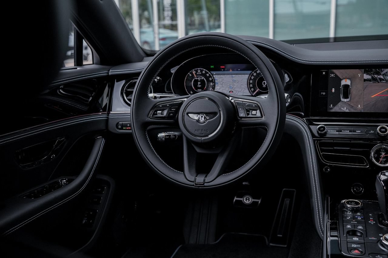 Used 2025 Bentley Flying Spur Plug-In Hybrid AWD/4WD image 37
