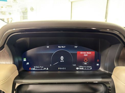 Used 2022 Lincoln Nautilus Reserve image 17