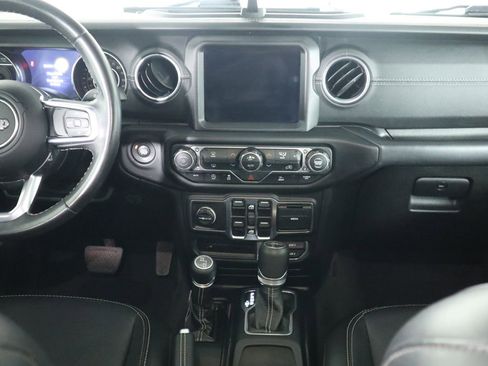 Used 2020 Jeep Gladiator Overland image 14