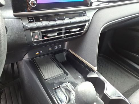 Used 2025 Toyota Camry LE image 20