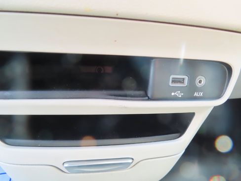 Used 2017 Chrysler Pacifica Touring-L FWD image 35