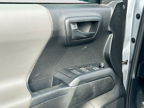 Used 2022 Toyota Tacoma SR w/ SR Convenience Package image 17