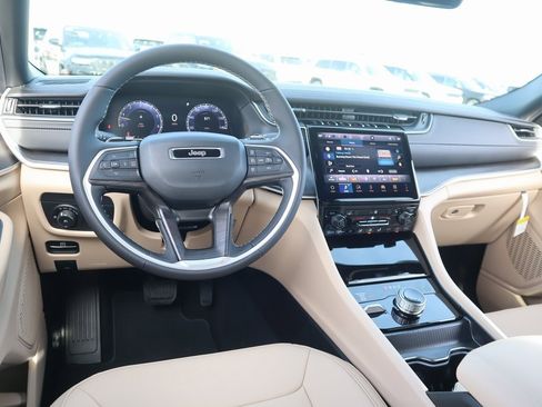 New 2025 Jeep Grand Cherokee Limited image 2