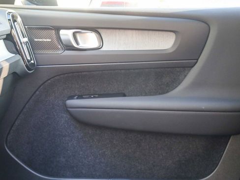 Certified 2025 Volvo XC40 B5 Ultra image 22