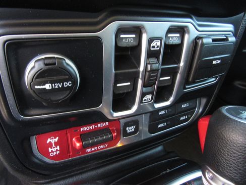 Used 2019 Jeep Wrangler Unlimited Rubicon w/ Cold Weather Group AWD/4WD image 20