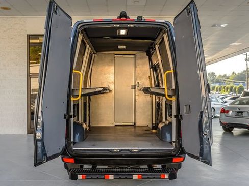 Used 2018 Mercedes-Benz Sprinter 2500 image 12