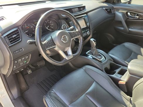 Used 2017 Nissan Rogue SL image 16