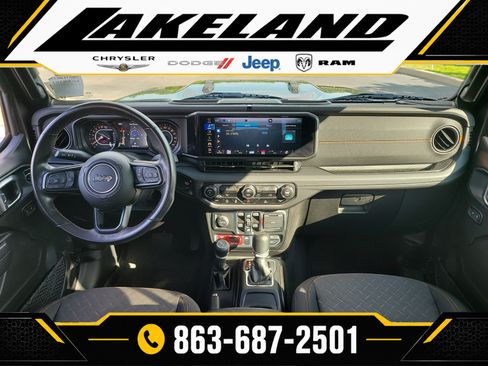 Used 2024 Jeep Gladiator Mojave AWD/4WD image 15