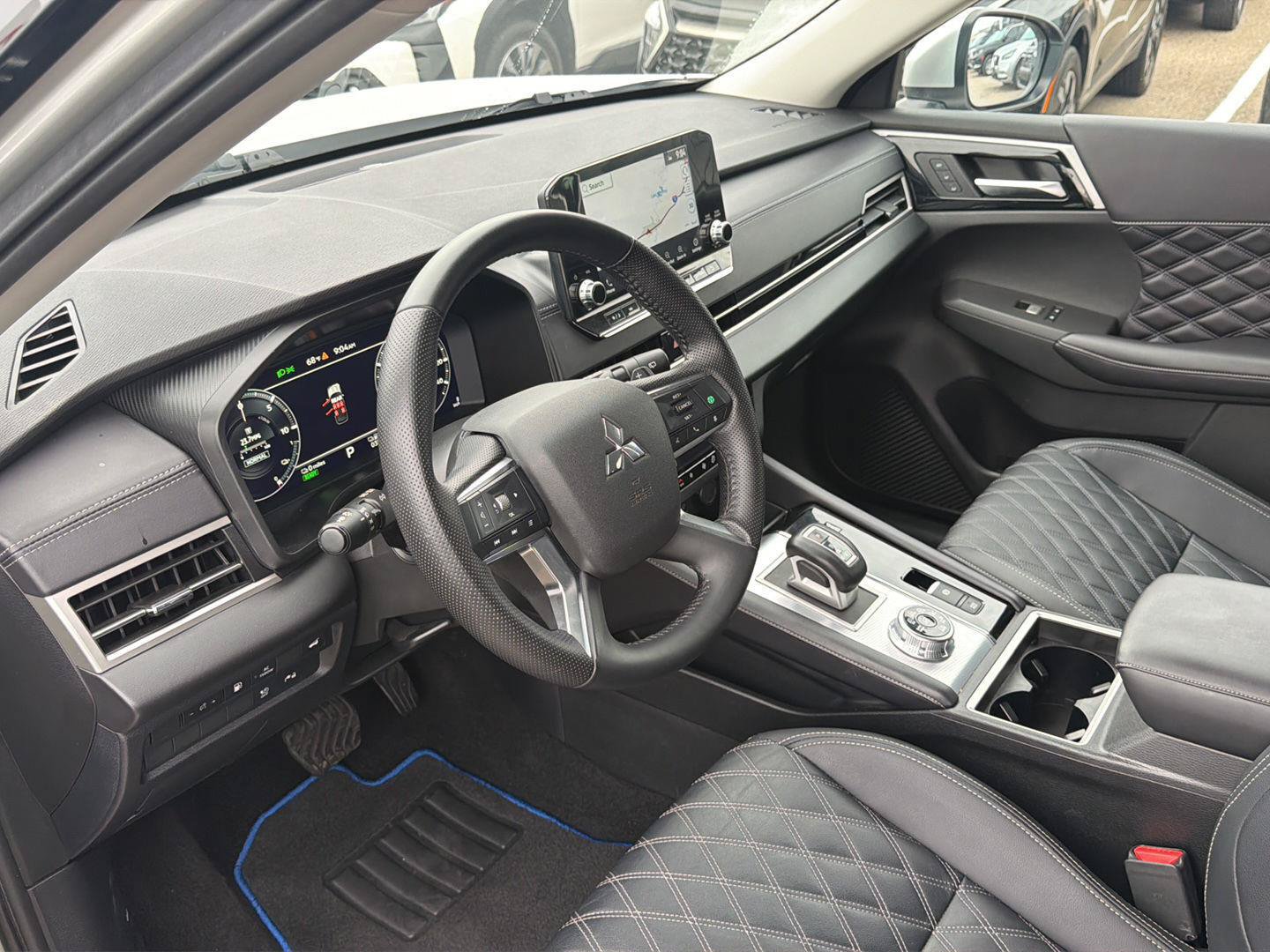 Used 2024 Mitsubishi Outlander 4WD Plug-In Hybrid image 18