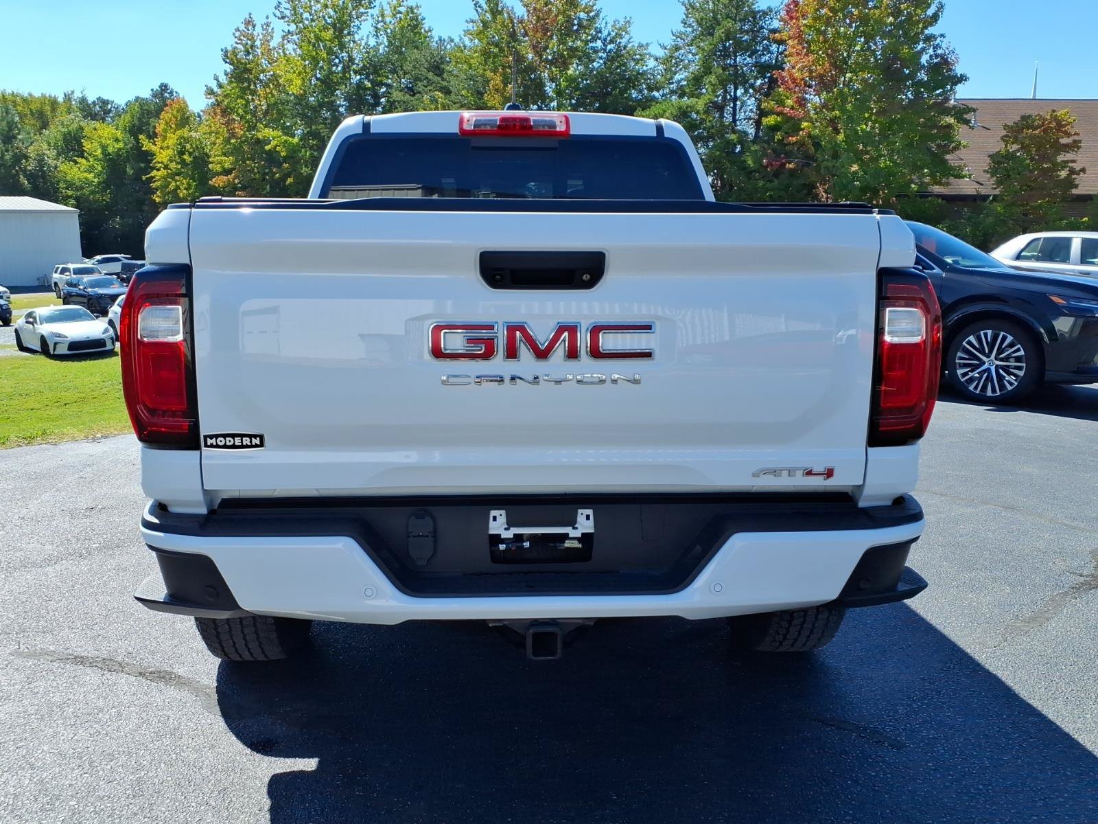 Used 2023 GMC Canyon AT4 w/ AT4 Premium Package AWD/4WD image 4