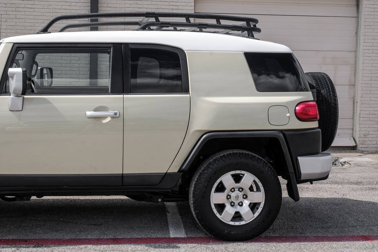 Used 2008 Toyota FJ Cruiser 2WD w/ Upgrade Pkg 2 image 17