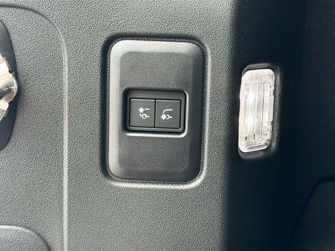 New 2026 Land Rover Defender 110 X-Dynamic SE AWD/4WD image 44