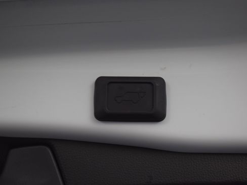 Used 2023 Toyota RAV4 XLE Premium image 12