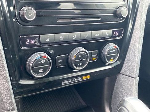 Used 2022 Volkswagen Passat 2.0T image 11