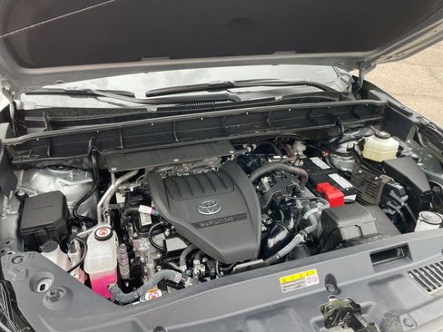 Used 2025 Toyota Highlander LE image 34